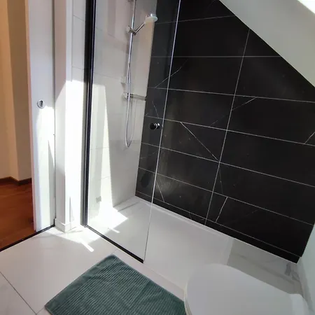 The Nest アパート